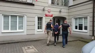 Wobec podejrzanych sąd zastosował dozór policyjny
