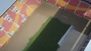 Woda zalała jeden z stadionów w Brisbane (Fot. EPA)