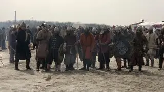 Wojowie na starcie przed Biegiem Wojów wokół Kopca Kraka