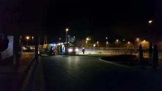 Wóz strażacki przed halą