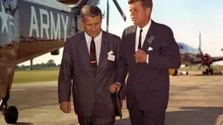 Współojciec programu Apollo. Były członek NSDAP i SS Werner von Braun w towarzystwie prezydenta Johna F. Kennedy'ego