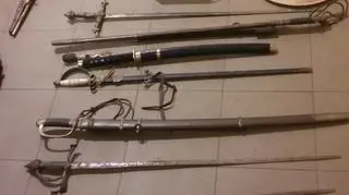 Wśród broni był też wykrywacz metalu