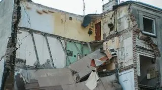 Wybuch w kamienicy na Dębcu w Poznaniu, runęły trzy z czterech kondygnacji budynku