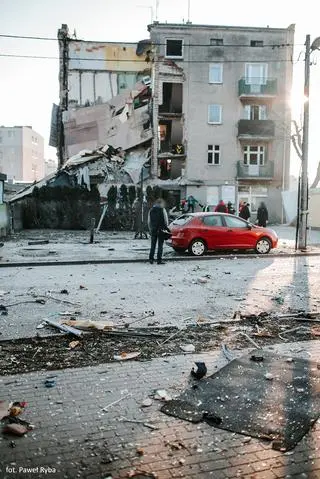 Wybuch w kamienicy na Dębcu w Poznaniu, runęły trzy z czterech kondygnacji budynku