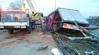 Wypadek tira na autostradzie koło Zgorzelca