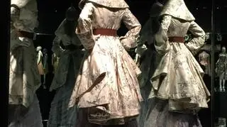 Wystawa "Alexander McQueen: Savage Beauty"