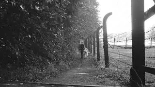 Wystawa to 100 fotografii z miejsca, w którym historia w tragiczny sposób odcisnęła swoje piętno 