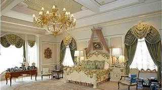 Wystrój wnętrz jest wzorowany na pokojach Pałacu Buckingham (fot. Alabama Real Estate)