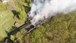 Z pożarem walczy kilnakaście zastępów straży