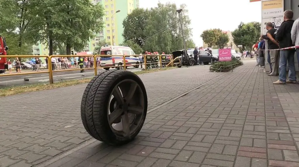 Z samochodu urwało się koło