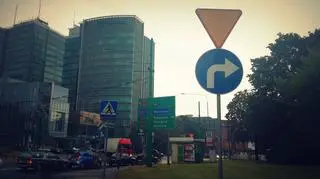 Z ul. Dolna Wilda rowerzyści chcą móc jechać nie tylko w prawo