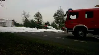 Z wyciekiem walczą strażacy