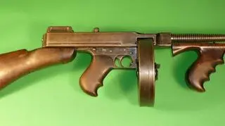 Za automatyczny pistolet maszynowy Thompson (kaliber 45) zapłacono 130 tys