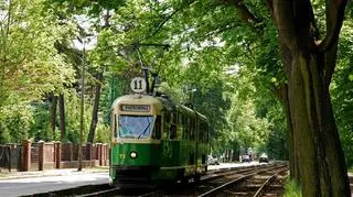 Zabytkowa "jedenastka" w drodze na "Piątkowską"