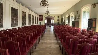 Zabytkowa sala reprezentacyjna w Brzegu