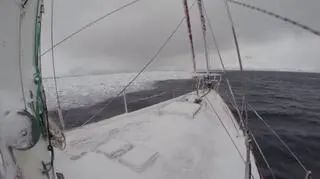 Załoga jachtu to 11 osób