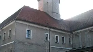 Zamek w Kożuchowie został wzniesiony na początku XIV wieku na miejscu średniowiecznego grodu kasztelańskiego