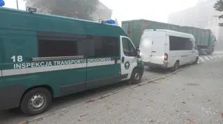 Zamiast 17 osób w autobusie podróżowało 24 nastoletnich pasażerów