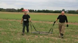Zanim zaczęto kopać sprawdzono gdzie może leżeć broń