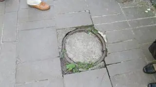 Zapadnięta studzienka