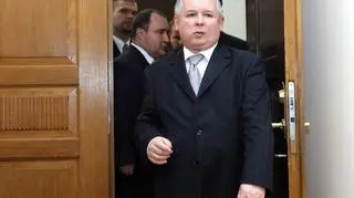 Zaraz po swoim wystąpieniu Jarosław Kaczyński przeniósł się na konferencję (PAP/Radek Pietruszka )
