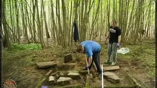 Zasypano rozkopanś mogiłę niemieckiego leśniczego