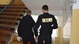 Zatrzymali mężczyznę, który przerzucił psa przez płot schroniska