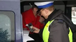 Zatrzymany miał prawie 2 promile alkoholu w wydychanym powietrzu (Mario/ratownictwo.opole.pl/Kontakt TVN24)
