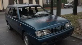 Zdemolowany samochód Adama Z