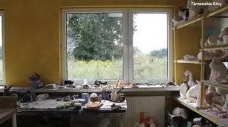 Zdemolowany zakład porcelany