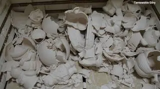 Zdemolowany zakład porcelany