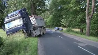 Zderzyły się fiat 126p i samochód ciężarowy