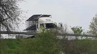 Zderzyły się samochód osobowy i ciężarówka