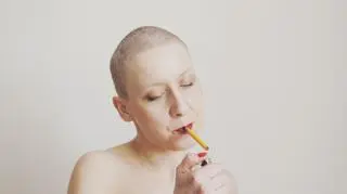 Zdjęcie pojedyncze - I miejsce w kategorii PORTRET SESYJNY, portret chorej na nowotwór Anety wykonany przez Karolinę Sekułę