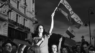 ZDJĘCIE ROKU 2018. Warszawa. Uczestnicy protestów zorganizowanych przeciwko reformom polskiego sądownictwa. 24 lipca 2017