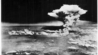 Zdjęcie wybuchu bomby 6 sierpnia 1945 roku, który zabił dziesiątki tysięcy ludzi