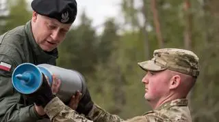 Zdjęcie z konkursu w 2017 roku. Wyraźnie widoczny malowany na niebiesko ćwiczebny nabój przeciwpancerny