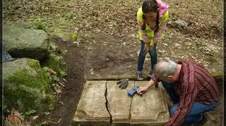 Złożona tablica jednego z nagrobków