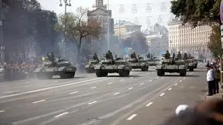 Zmodernizowane ukraińskie T-64 na paradzie w Kijowie. Jest ich mniej niż sto, ale to dotychczas największy program modernizacji ukraińskiego wojska