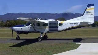 Zmodyfikowana Cessna Caravan 208. Widać powiększone drzwi zasłonięte roletą