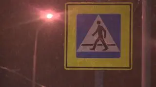 Znak przed przejściem wciąż tylko z odblaskiem