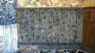 Zniszczona kalwaria na Świętej Górze w Lubawce