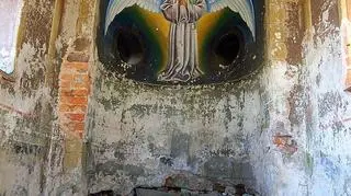 Zniszczona kalwaria na Świętej Górze w Lubawce