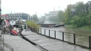 Zniszczone nabrzeże Odry