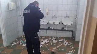 Zniszczone sanitariaty 