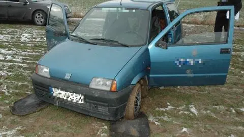 Świdnica: ukradli auto, wjechali na pole i ugrzęźli