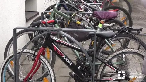 Stare piece przetopili na rowerowe stojaki