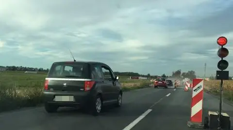 Dolny Śląsk. Kierowcy ignorują czerwone światło. "Jak stać się frajerem"