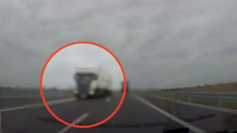 Tir jechał pod prąd na obwodnicy Gniezna