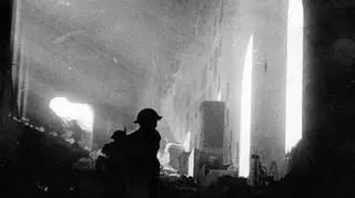 Polacy w ruinach zdobytego klasztoru na Monte Cassino 18 maja 1944 roku